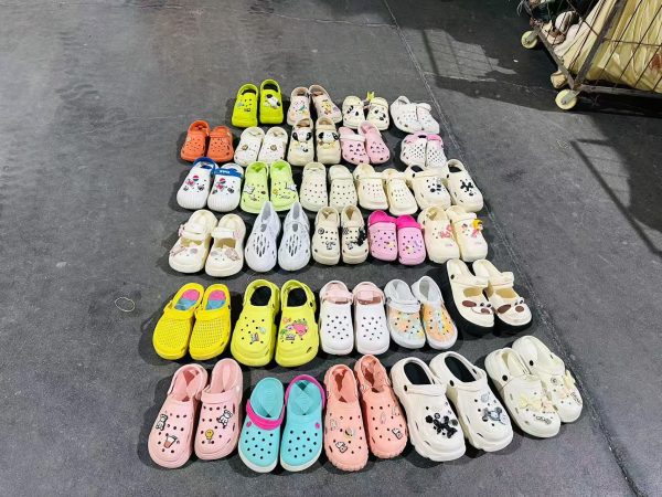 Brand Summer Comfortable Fashionable Clogs Shoes Breathable Second-hand Perforated Men Women Croc Sandals with Rubber EVA