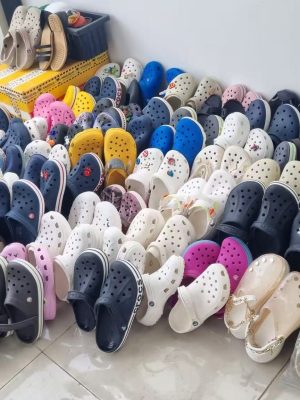 Brand Summer Comfortable Fashionable Clogs Shoes Breathable Second-hand Perforated Men Women Croc Sandals with Rubber EVA