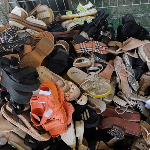 Chinese Second Hand International Brand Ladies Flats Sandals Shoes for Women's Beach Designer Sandals Sepatu Kitten Heel