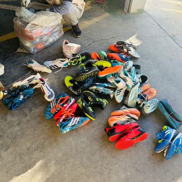 WhatsApp Image 2025-12-10 at 5.14.45 PM Original Second Hand Outdoor Soccer Shoes for Wholesale Chinese International Brand Unisex Football Shoes Men Boots