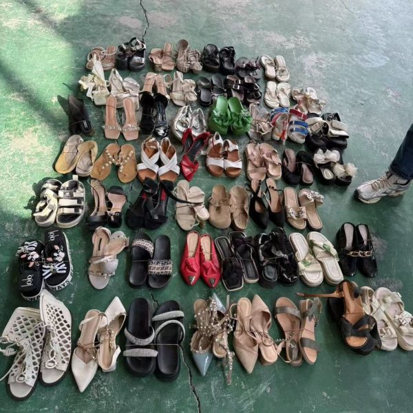 Chinese Second Hand International Brand Ladies Flats Sandals Shoes for Women's Beach Designer Sandals Sepatu Kitten Heel