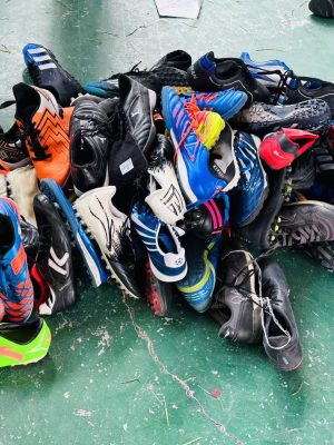 Original Second Hand Outdoor Soccer Shoes for Wholesale Chinese International Brand Unisex Football Shoes Men Boots
