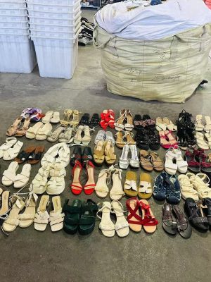 Chinese Second Hand International Brand Ladies Flats Sandals Shoes for Women's Beach Designer Sandals Sepatu Kitten Heel